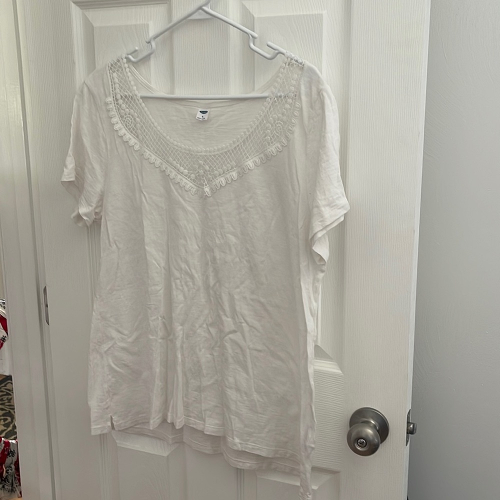 Old Navy white short sleeved t shirt size XL